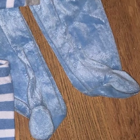 Disney Winnie the Pooh Velvety Footies - Picture 3 of 4